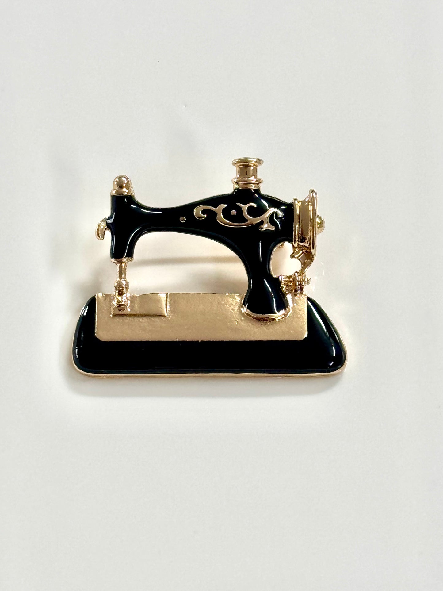 The Cottage Collection | Brooch - Shazzie