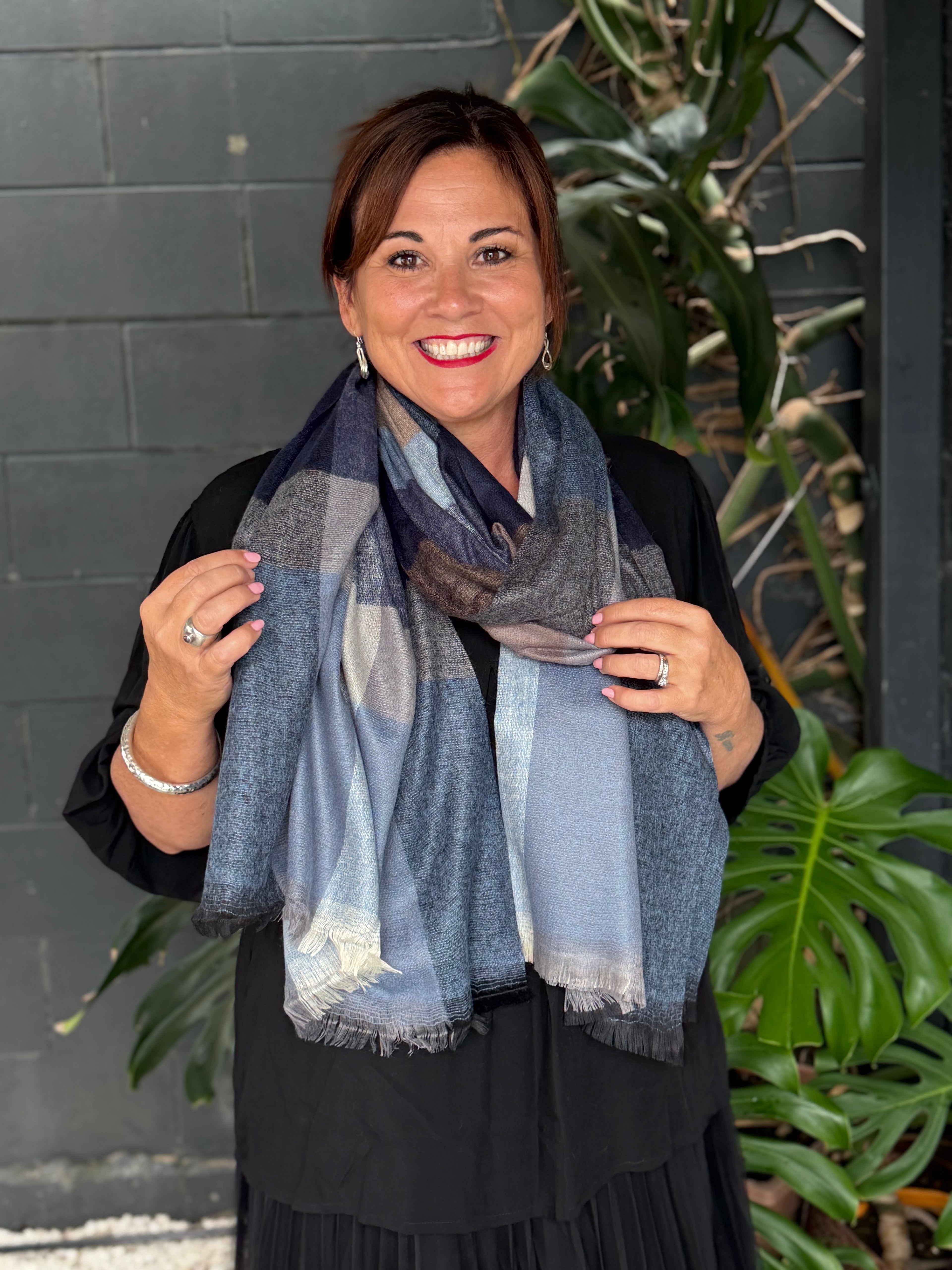 The Cottage Collection | Checks Scarf - Blue