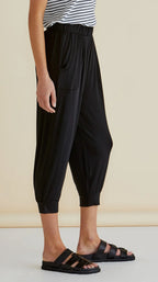 Betty Basics | Tokyo 3/4 Pant - Black