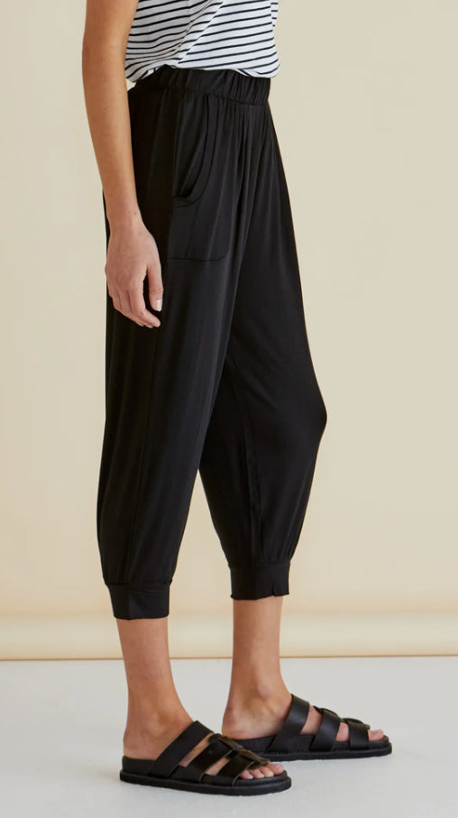 Betty Basics | Tokyo 3/4 Pant - Black