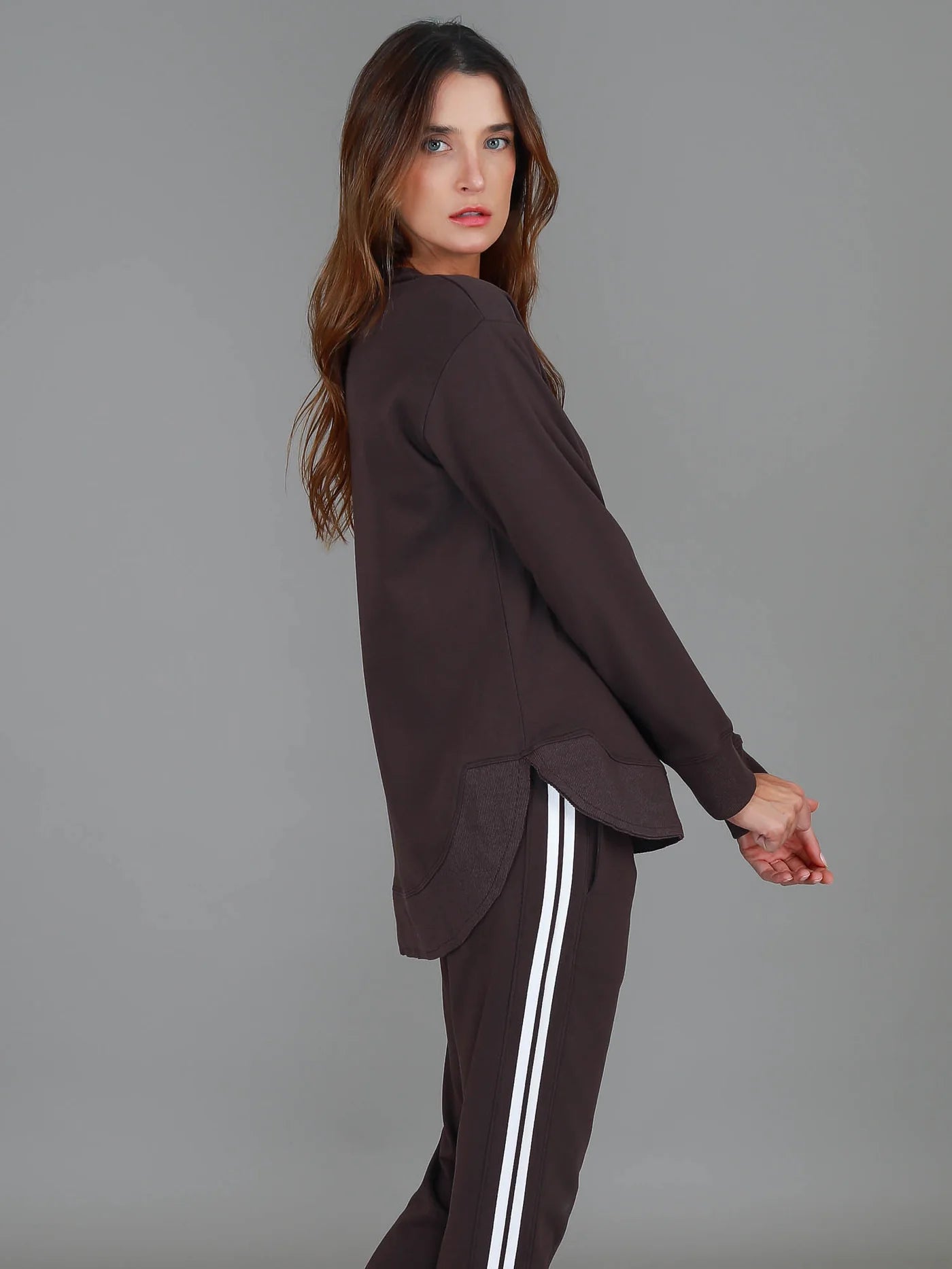 Love & Pebbles - Charlette Curve Hem Sweater - Truffle