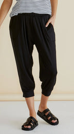 Betty Basics | Tokyo 3/4 Pant - Black