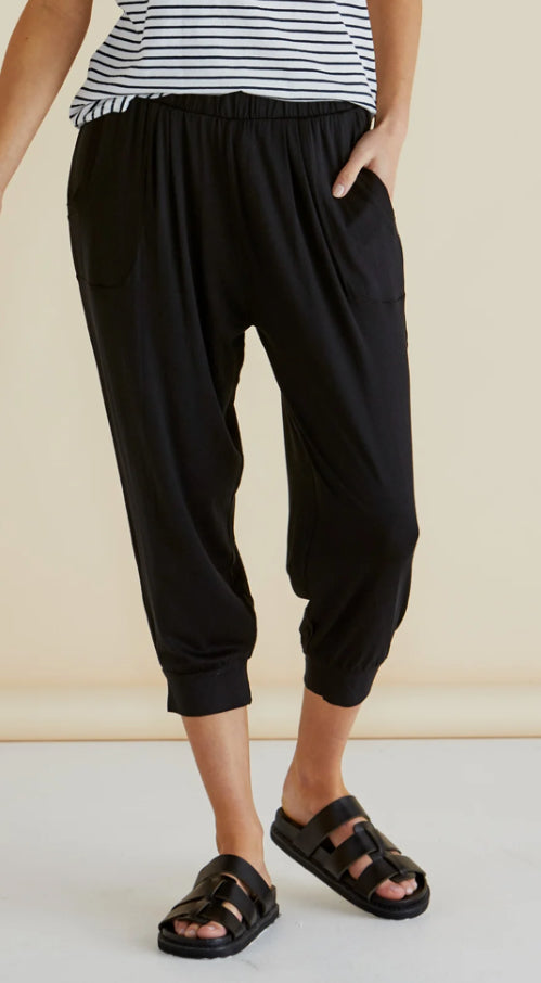 Betty Basics | Tokyo 3/4 Pant - Black