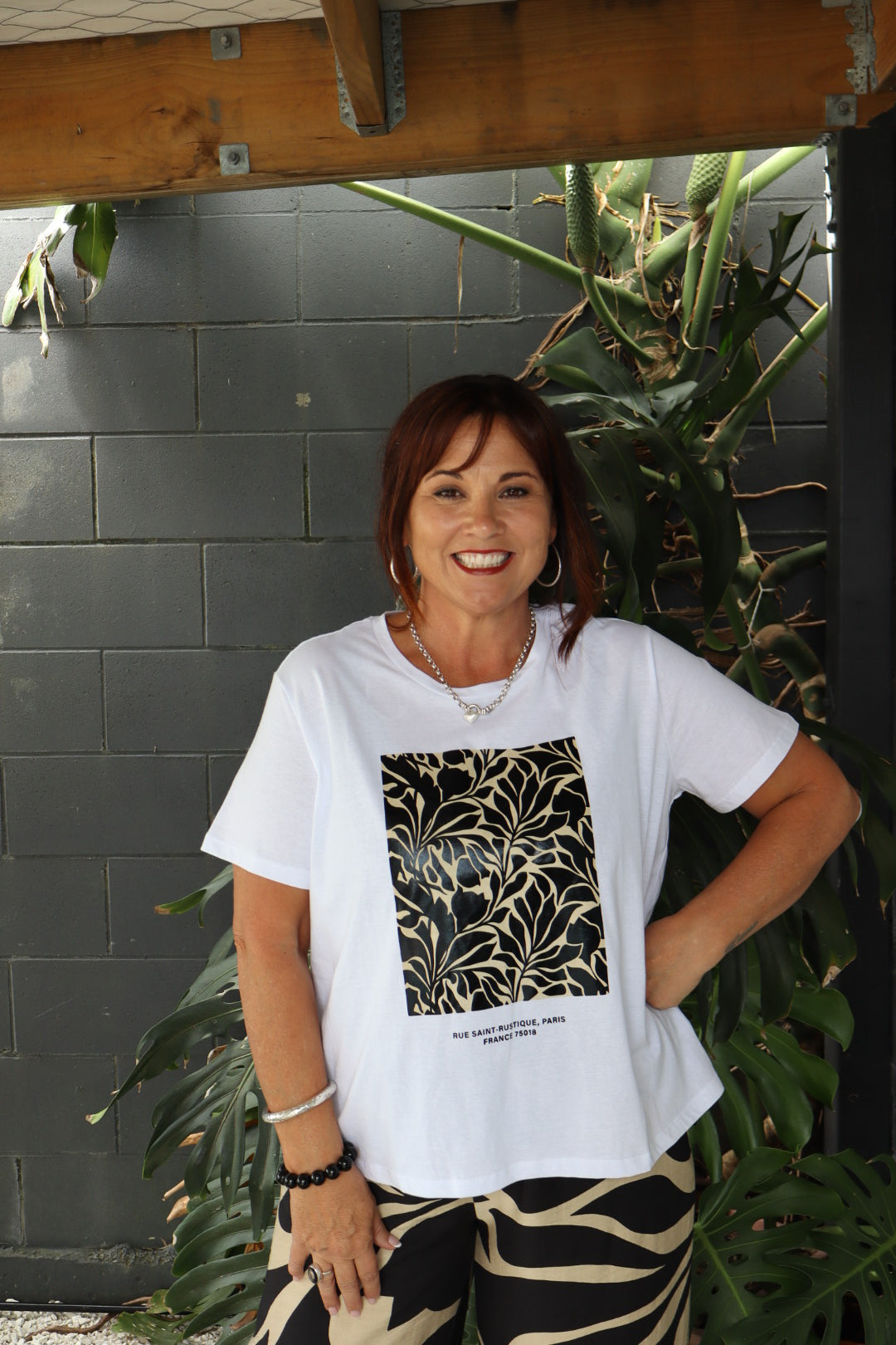 Betty Basics | Ellia Crew Tee - Monochrome Floral