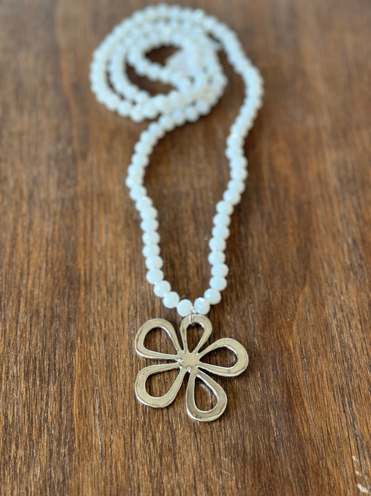 The Cottage Collection | Sparrow Sliver Daisy Necklace - Snow White