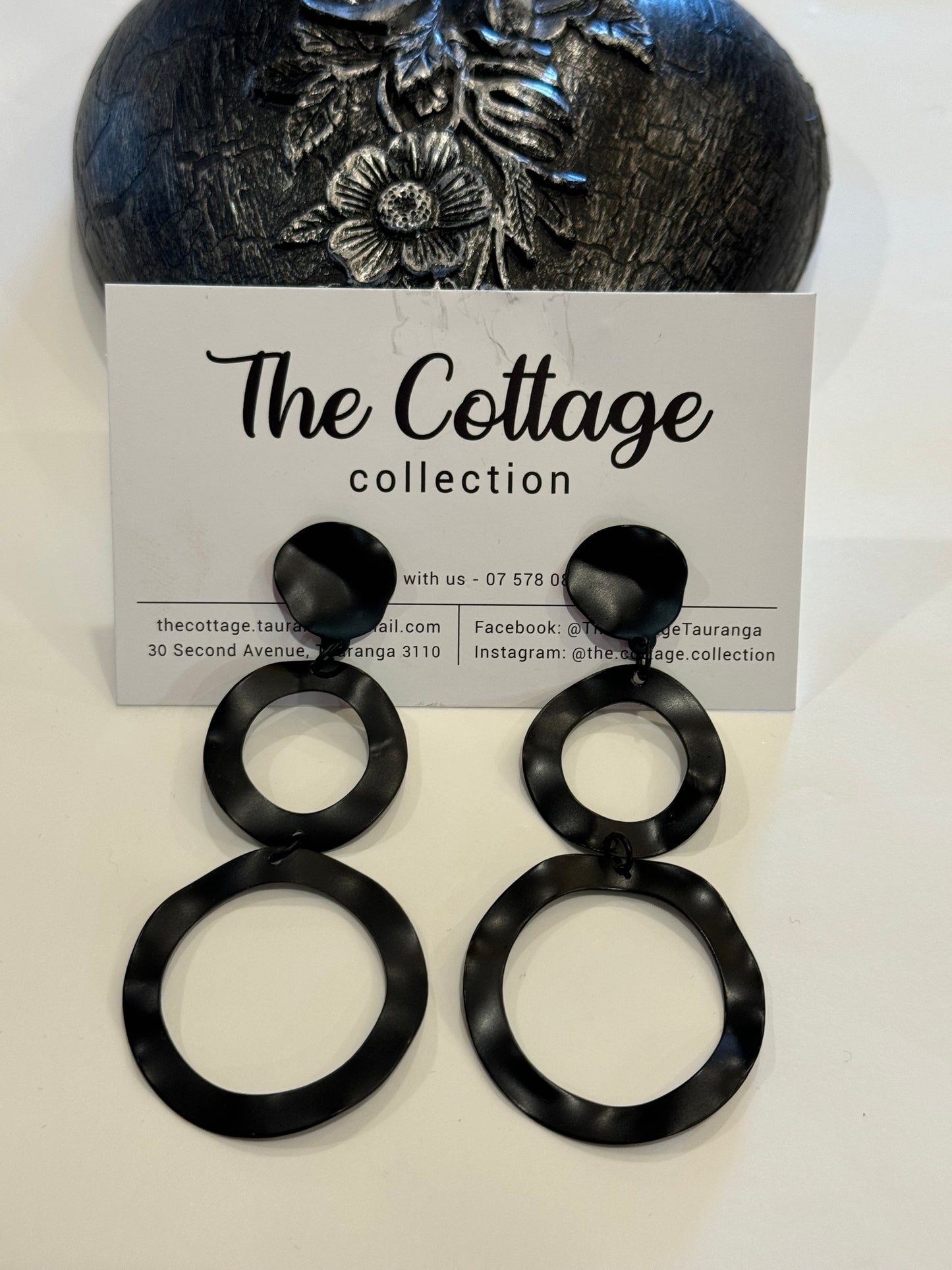 The Cottage Collection | Sammie - Black White