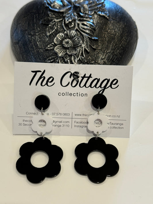 The Cottage Collection | Daisy Boo - Black White