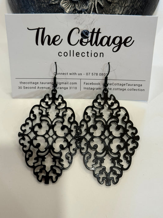 The Cottage Collection | Gracie - Black White